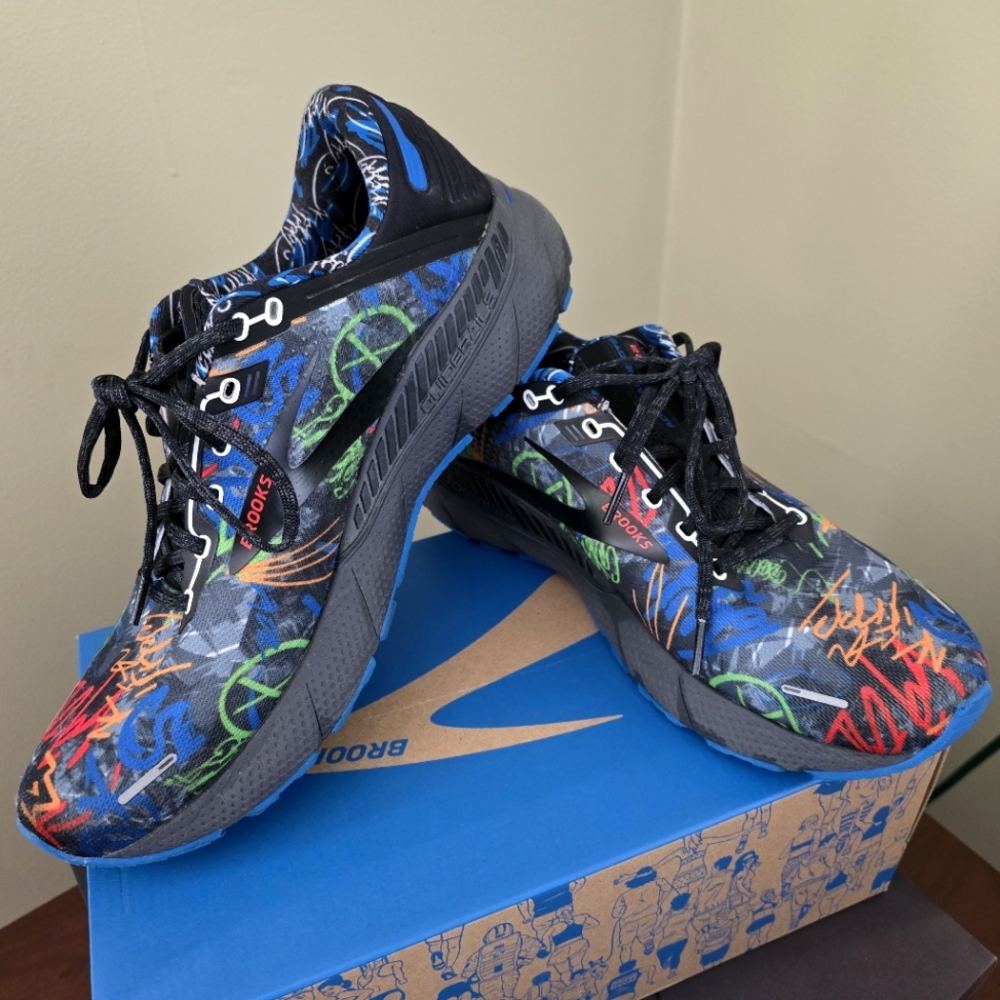 Brooks Adrenaline GTS 22, Men's Sz 11 Black/Blue/Cherry Tomato